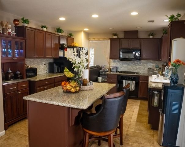 1896 N Forestiere Avenue, Fresno, CA 93722