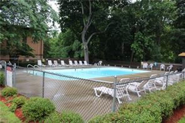 10 Oakwood Terrace 85, New Windsor, NY 12553