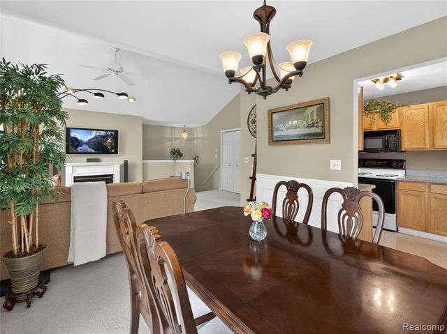1834 Flagstone Circle 37, Rochester, MI 48307