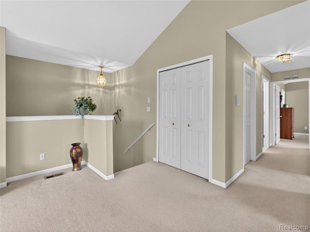 1834 Flagstone Circle 37, Rochester, MI 48307