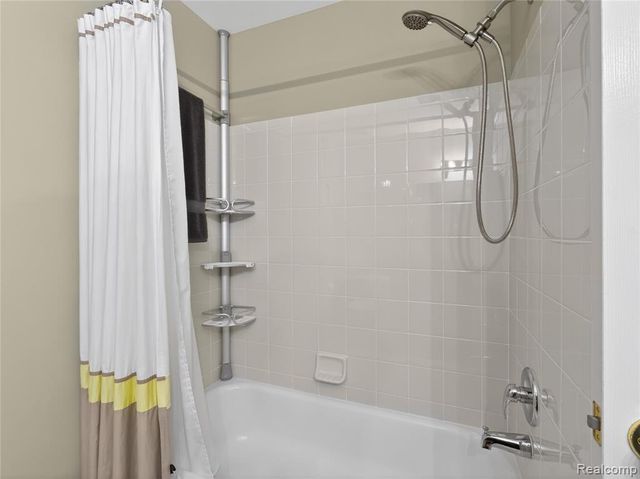 1834 Flagstone Circle 37, Rochester, MI 48307