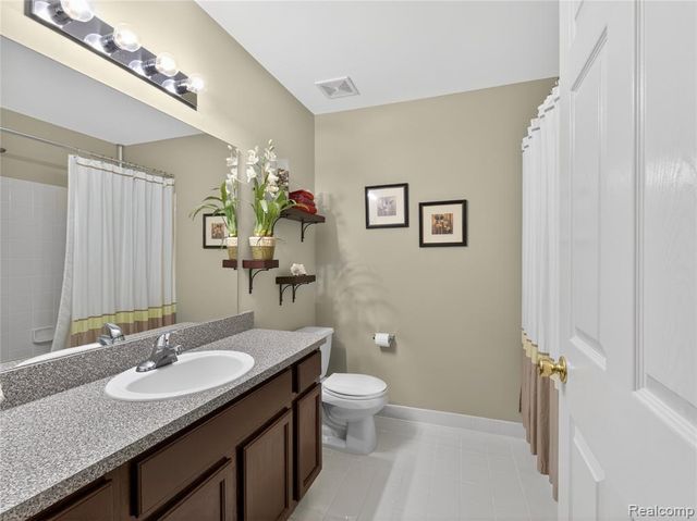 1834 Flagstone Circle 37, Rochester, MI 48307