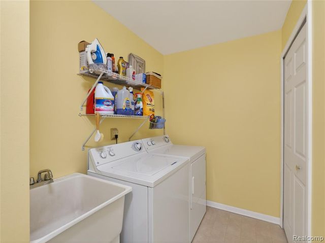 1834 Flagstone Circle 37, Rochester, MI 48307