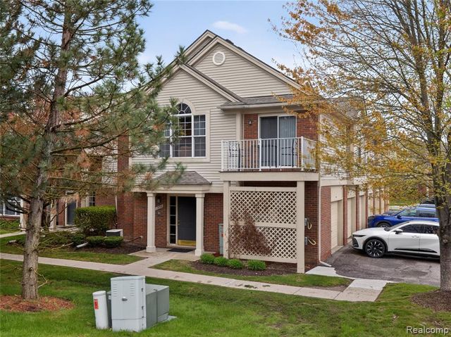 1834 Flagstone Circle 37, Rochester, MI 48307