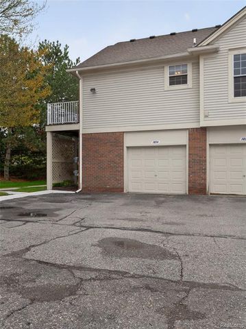 1834 Flagstone Circle 37, Rochester, MI 48307