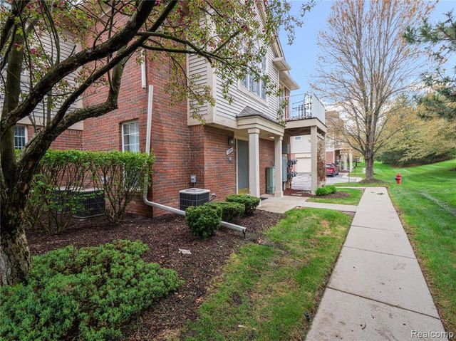 1834 Flagstone Circle 37, Rochester, MI 48307