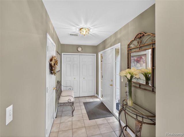 1834 Flagstone Circle 37, Rochester, MI 48307