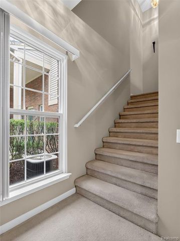 1834 Flagstone Circle 37, Rochester, MI 48307