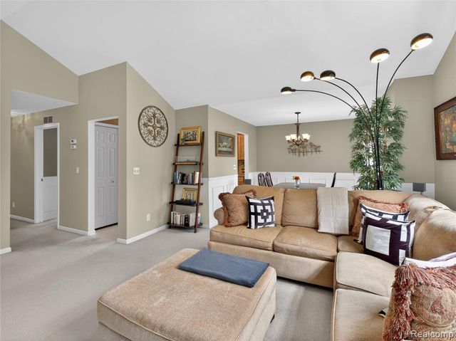 1834 Flagstone Circle 37, Rochester, MI 48307
