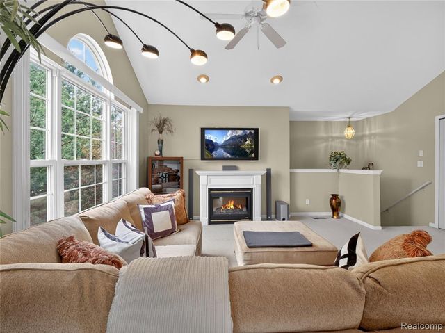 1834 Flagstone Circle 37, Rochester, MI 48307