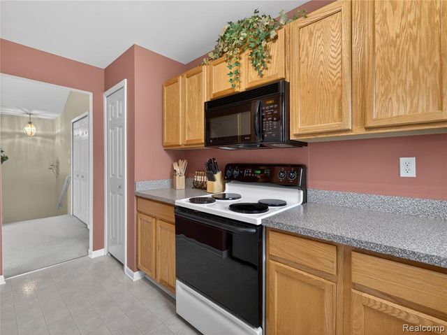 1834 Flagstone Circle 37, Rochester, MI 48307