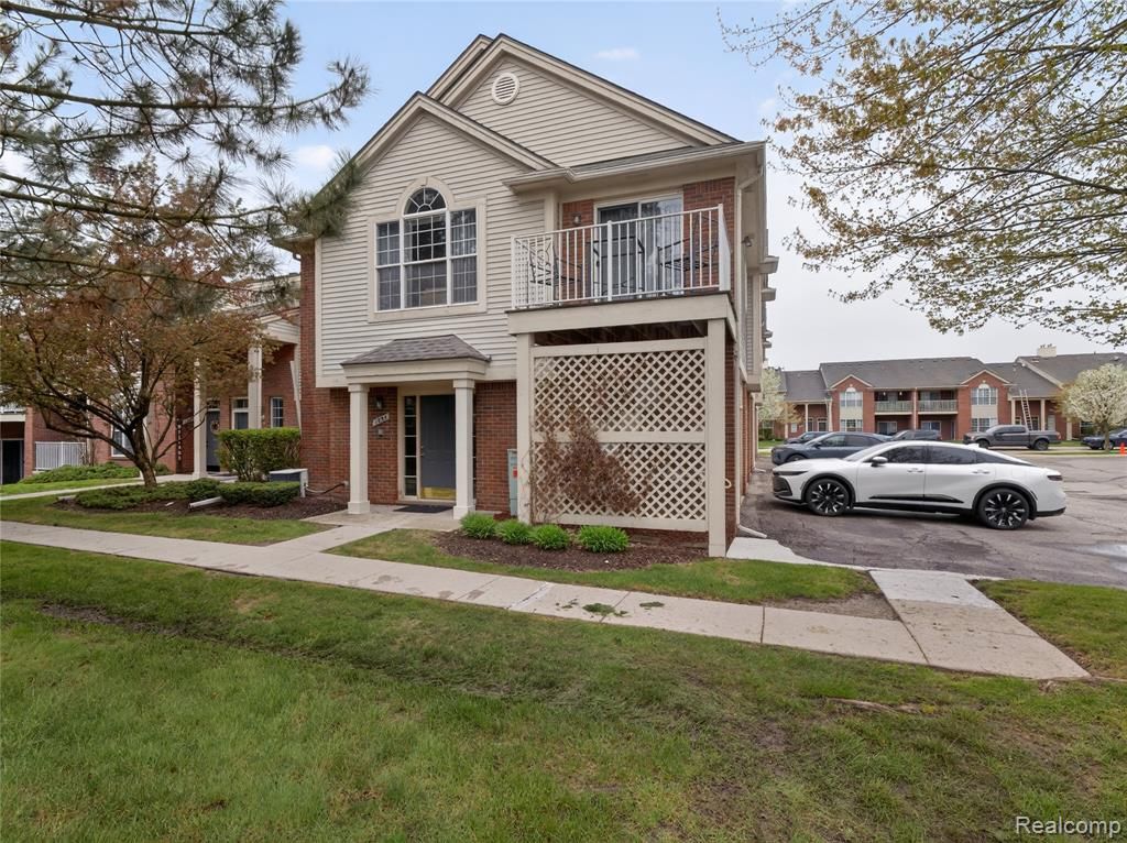 1834 Flagstone Circle 37, Rochester, MI 48307