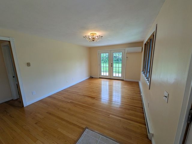 5 Hollow Rd, Wilbraham, MA 01095