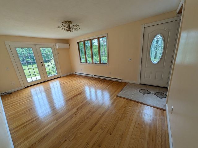 5 Hollow Rd, Wilbraham, MA 01095