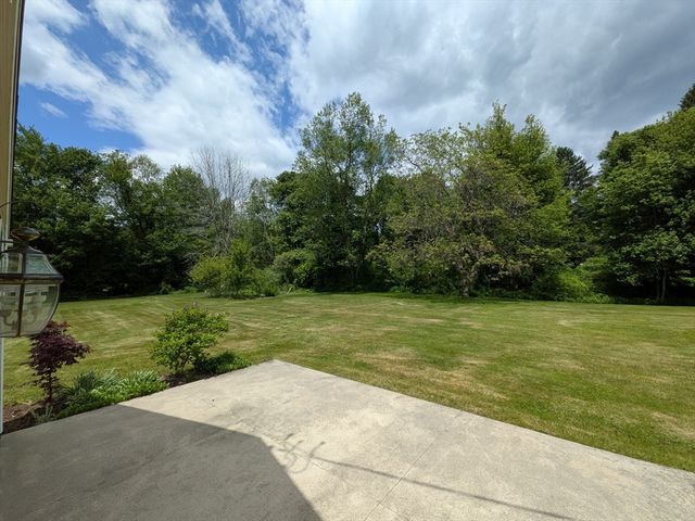 5 Hollow Rd, Wilbraham, MA 01095