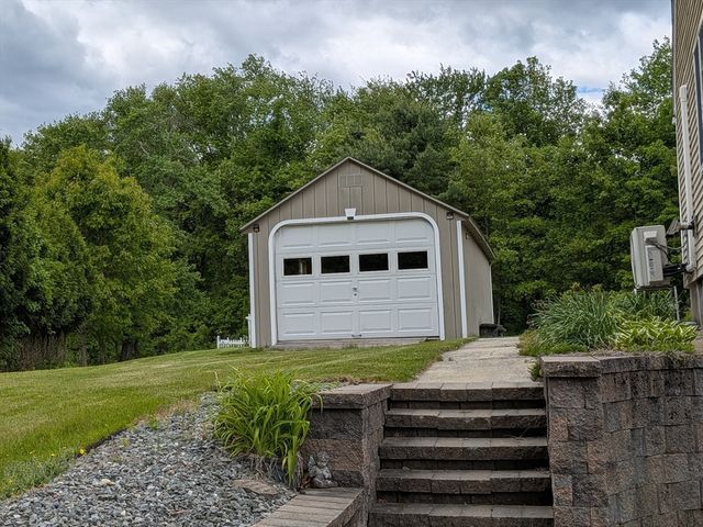 5 Hollow Rd, Wilbraham, MA 01095