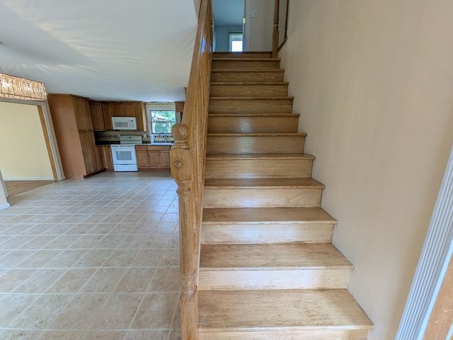 5 Hollow Rd, Wilbraham, MA 01095