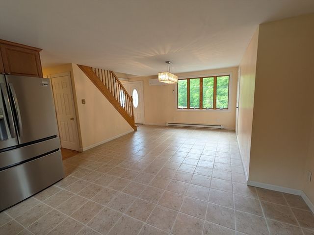 5 Hollow Rd, Wilbraham, MA 01095