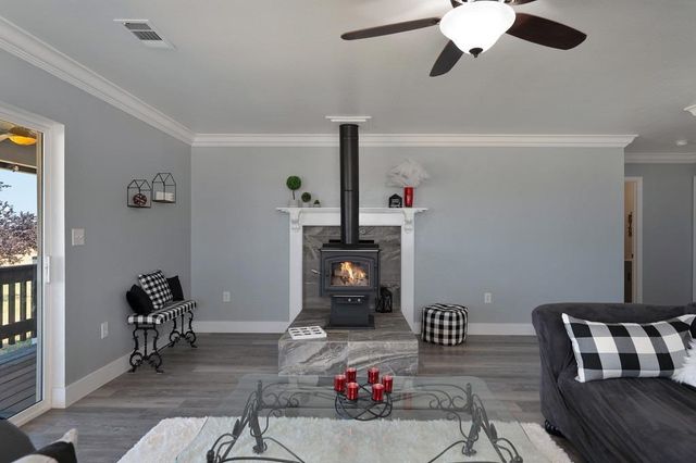 3656 Hokan Ln, Wheatland, CA 95692