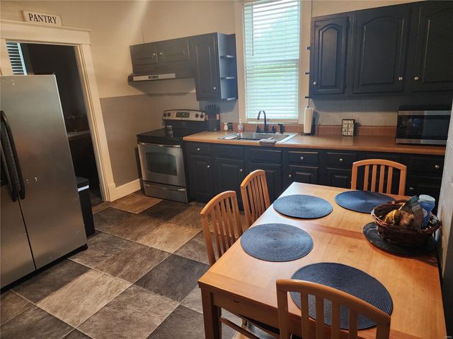 2638 Sanford Avenue, Alton, IL 62002