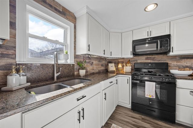 114 N Penn St, Lisbon, IA 52253