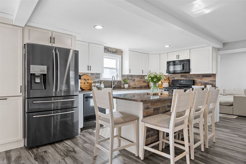 114 N Penn St, Lisbon, IA 52253