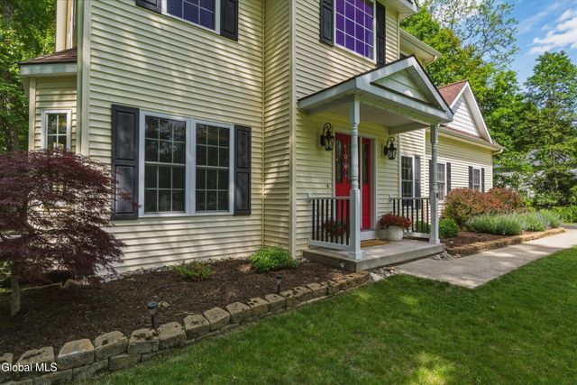 11 Oakwood Court, Ballston Spa, NY 12020
