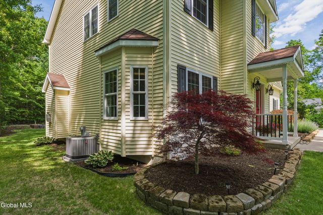 11 Oakwood Court, Ballston Spa, NY 12020