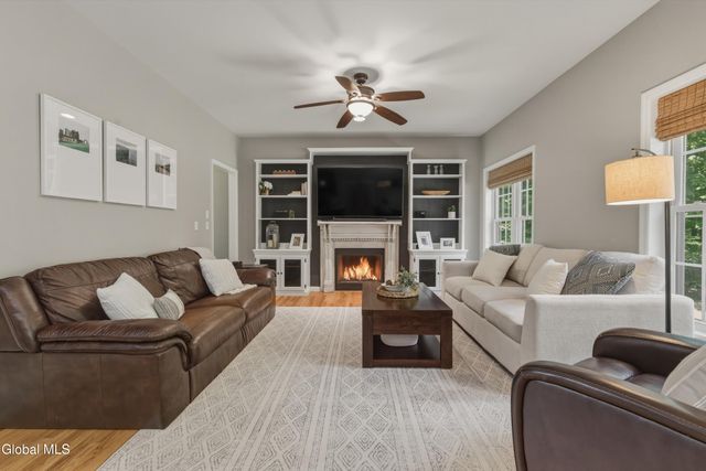 11 Oakwood Court, Ballston Spa, NY 12020
