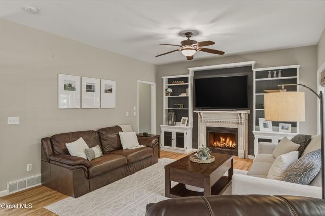 11 Oakwood Court, Ballston Spa, NY 12020