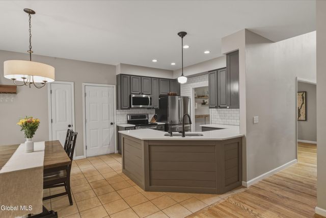 11 Oakwood Court, Ballston Spa, NY 12020