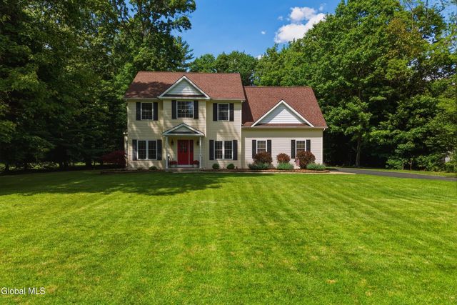 11 Oakwood Court, Ballston Spa, NY 12020