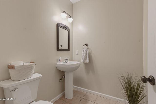 11 Oakwood Court, Ballston Spa, NY 12020