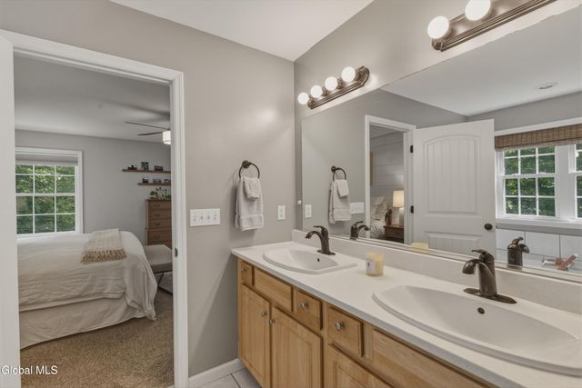 11 Oakwood Court, Ballston Spa, NY 12020