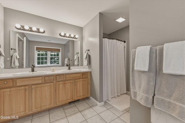 11 Oakwood Court, Ballston Spa, NY 12020