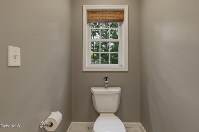11 Oakwood Court, Ballston Spa, NY 12020