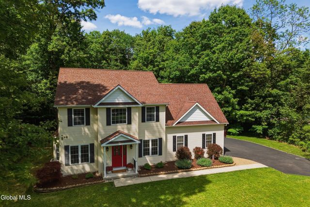 11 Oakwood Court, Ballston Spa, NY 12020