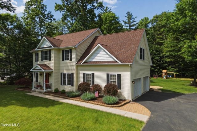 11 Oakwood Court, Ballston Spa, NY 12020