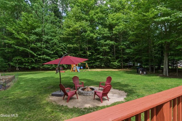 11 Oakwood Court, Ballston Spa, NY 12020
