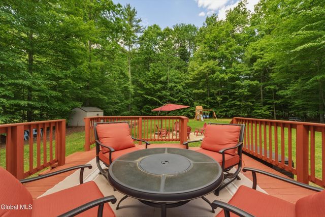 11 Oakwood Court, Ballston Spa, NY 12020