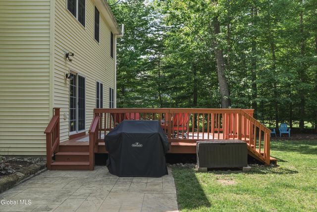11 Oakwood Court, Ballston Spa, NY 12020