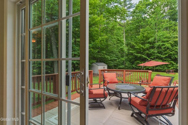 11 Oakwood Court, Ballston Spa, NY 12020