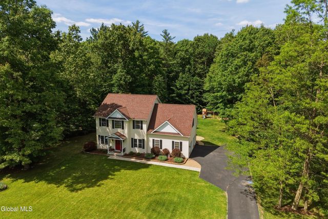 11 Oakwood Court, Ballston Spa, NY 12020