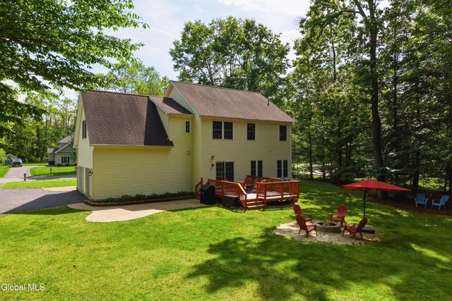11 Oakwood Court, Ballston Spa, NY 12020