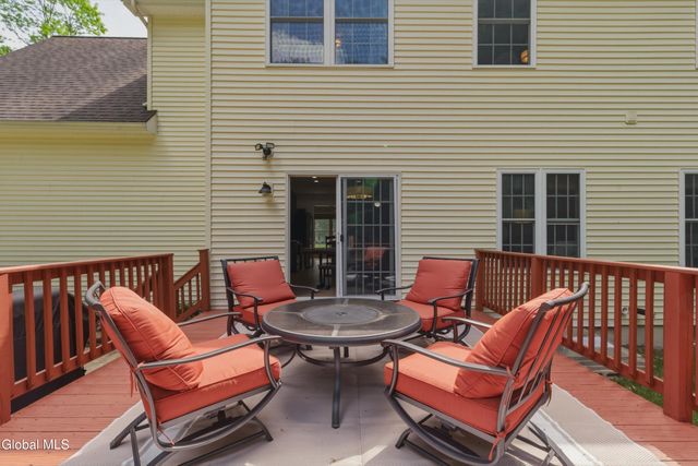 11 Oakwood Court, Ballston Spa, NY 12020