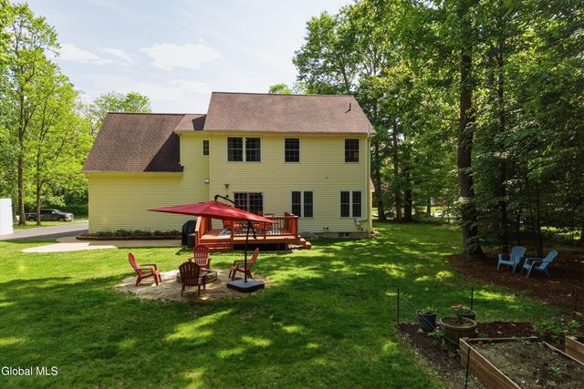 11 Oakwood Court, Ballston Spa, NY 12020
