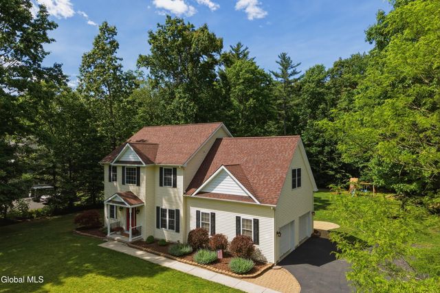 11 Oakwood Court, Ballston Spa, NY 12020
