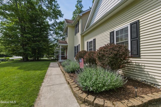 11 Oakwood Court, Ballston Spa, NY 12020