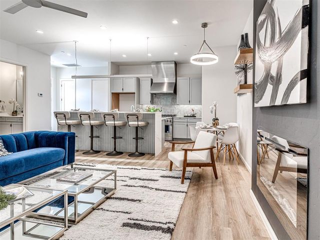 571 S Fretz Avenue, Edmond, OK 73003