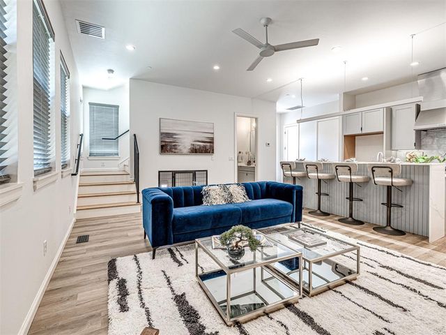 571 S Fretz Avenue, Edmond, OK 73003